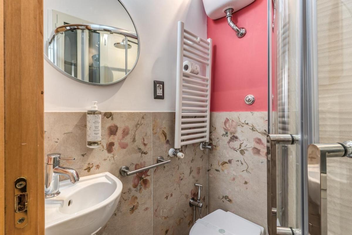 Style Apartment Julia 50 Mt From Colosseum Exterior photo