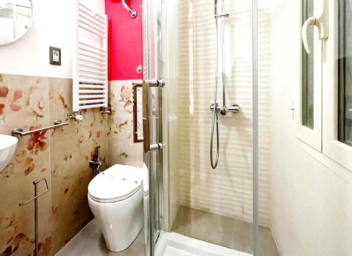 Style Apartment Julia 50 Mt From Colosseum Exterior photo