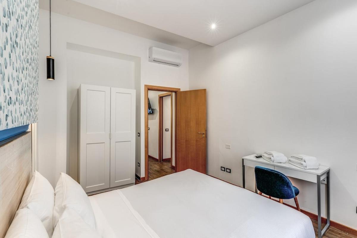 Style Apartment Julia 50 Mt From Colosseum Exterior photo