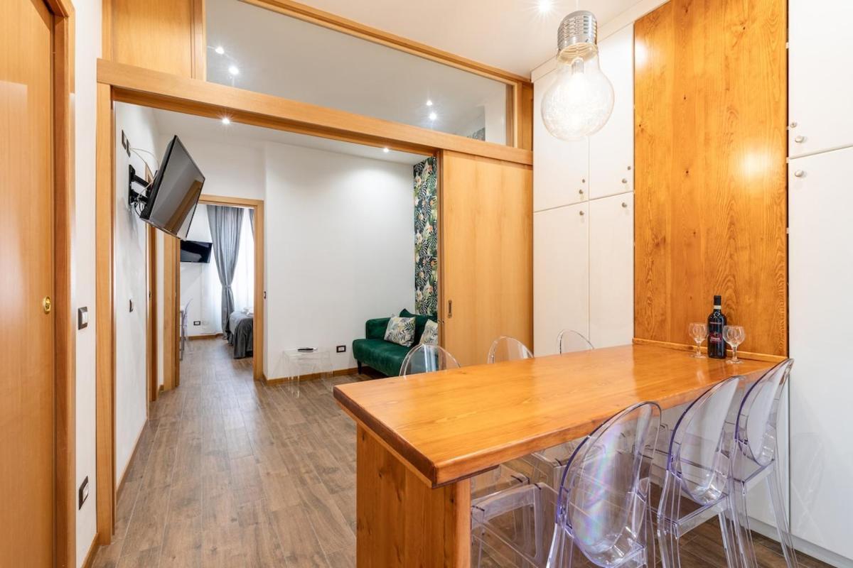 Style Apartment Julia 50 Mt From Colosseum Exterior photo